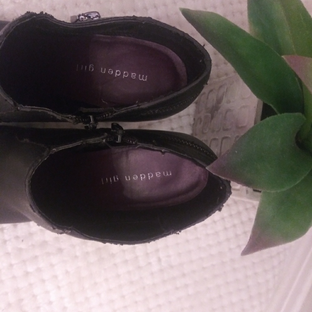 Booties - Picture 4 of 4